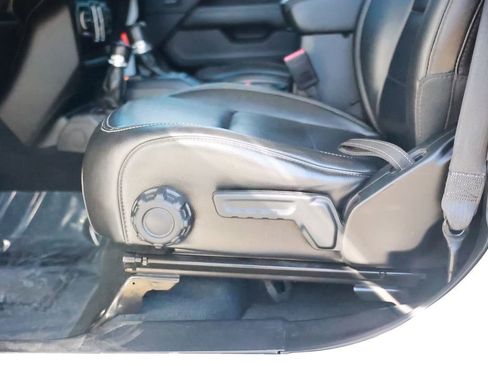 Used 2023 Jeep Wrangler Unlimited Sahara AWD/4WD image 22