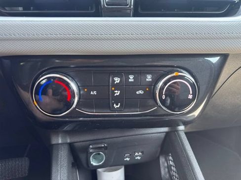 Used 2025 Chevrolet TrailBlazer LT FWD image 24