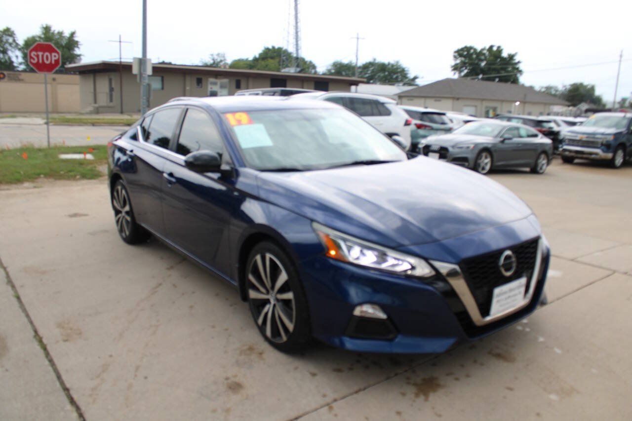 Used 2019 Nissan Altima 2.5 SR w/ SR Premium Package AWD/4WD image 2