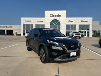 Used 2021 Nissan Rogue SV image 1