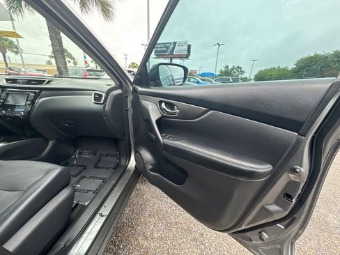 Used 2015 Nissan Rogue SV w/ SV Premium Package FWD image 24
