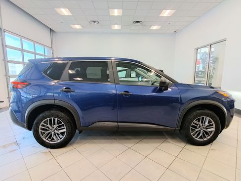 Used 2023 Nissan Rogue S AWD/4WD image 2