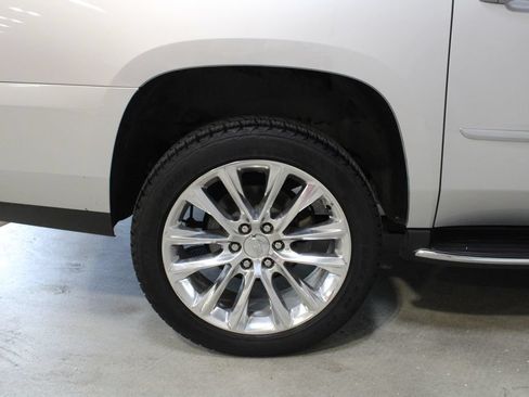 Used 2020 Cadillac Escalade ESV Premium Luxury AWD/4WD image 28