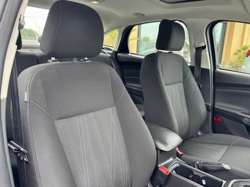 Used 2017 Ford Focus SEL w/ Cold Weather Package FWD image 22