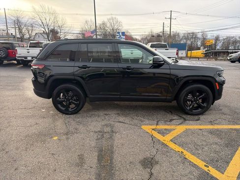 Certified 2025 Jeep Grand Cherokee Altitude image 20