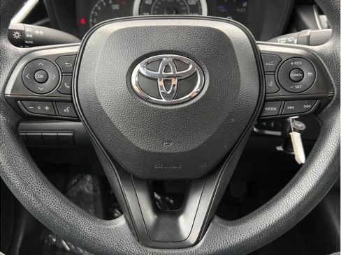 Used 2022 Toyota Corolla LE image 11