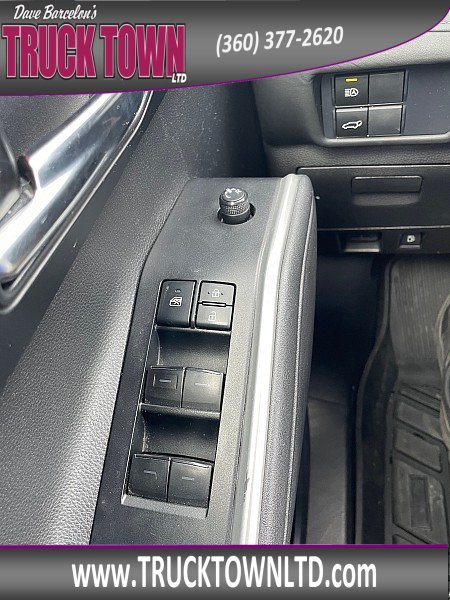 Used 2021 Toyota Highlander XLE AWD/4WD image 18