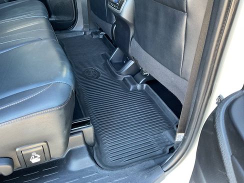 Used 2019 Toyota Highlander XLE AWD/4WD image 41