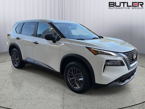 Used 2022 Nissan Rogue S AWD/4WD image 8