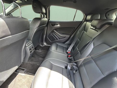 Used 2018 Mercedes-Benz GLA 250 4MATIC image 16