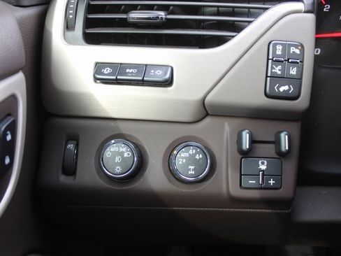 Used 2015 GMC Yukon Denali w/ Premium Package image 30