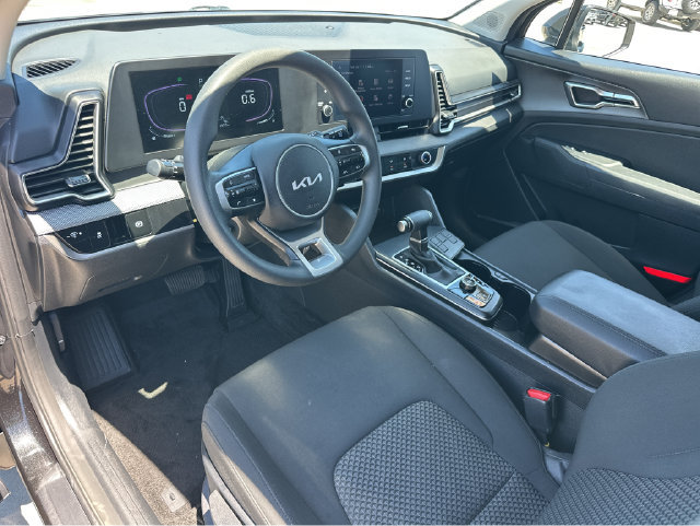 Used 2025 Kia Sportage LX FWD image 7