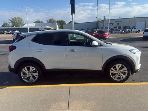 Used 2025 Buick Encore GX Preferred AWD/4WD image 6