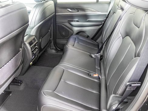 New 2025 Jeep Grand Cherokee Limited image 32