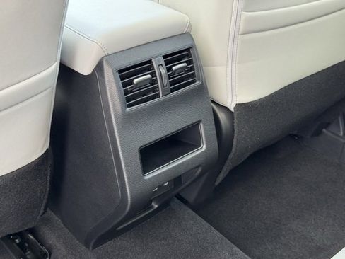 New 2025 Mitsubishi Outlander SE image 12