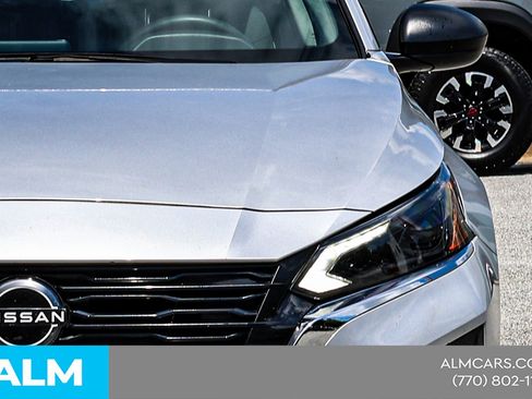 Used 2024 Nissan Altima 2.5 SV FWD image 15