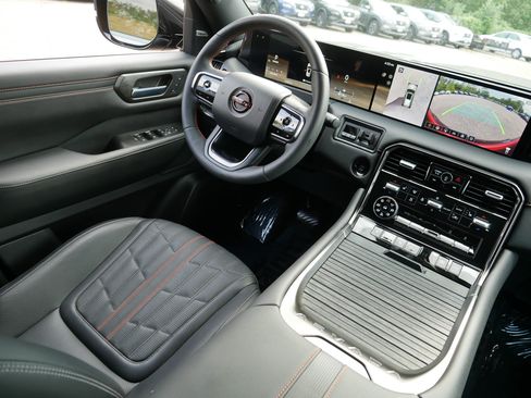 Certified 2025 Nissan Armada PRO-4X AWD/4WD image 9