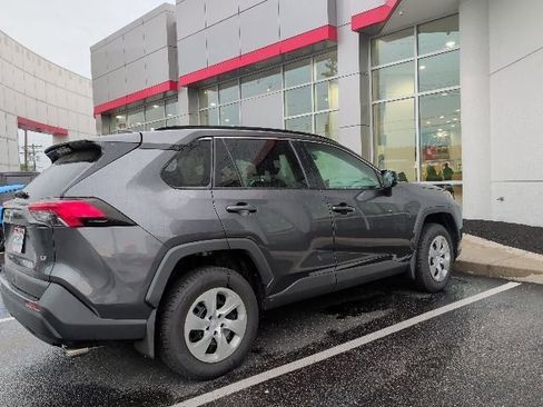 Used 2019 Toyota RAV4 LE w/ Carpet Mat Package FWD image 19