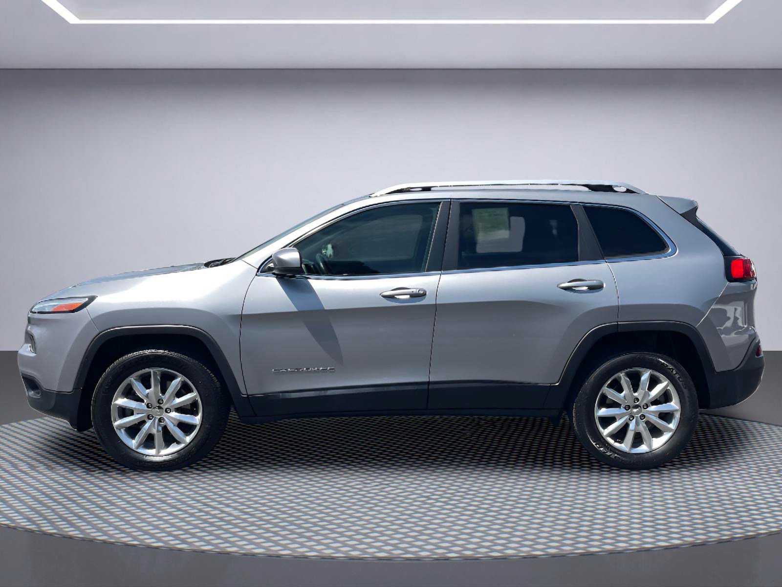 Used 2017 Jeep Cherokee Limited AWD/4WD image 3