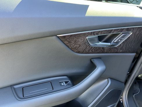 Used 2019 Audi Q8 Premium Plus AWD/4WD image 29