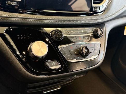New 2026 Chrysler Pacifica Select AWD/4WD image 14