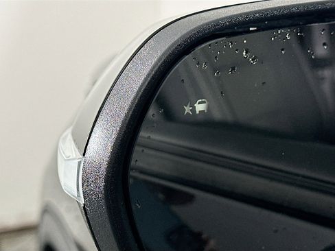 Used 2025 Chevrolet Traverse LT image 16