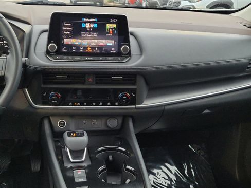 Used 2023 Nissan Rogue SV w/ SV Premium B Package image 12
