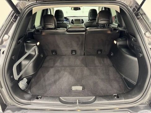 Used 2018 Jeep Cherokee Trailhawk w/ Quick Order Package 27L image 27