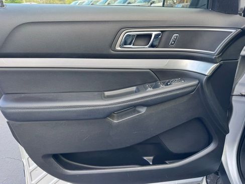 Used 2017 Ford Explorer XLT w/ Equipment Group 202A image 21