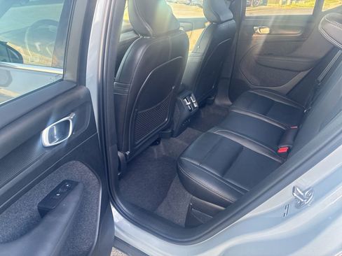 Used 2025 Volvo XC40 B5 Plus image 6