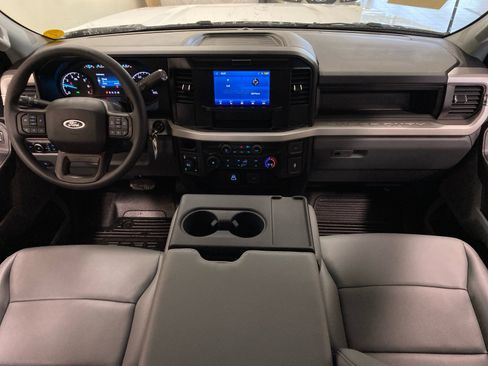 New 2026 Ford F250 XL w/ XL Chrome Package image 13