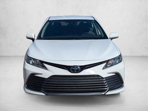 Used 2022 Toyota Camry LE image 2