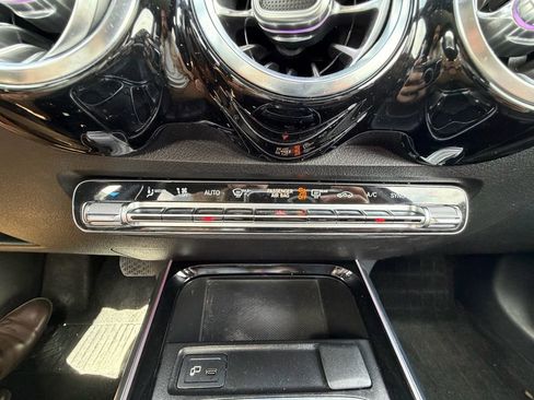 Used 2021 Mercedes-Benz GLB 250 4MATIC image 28