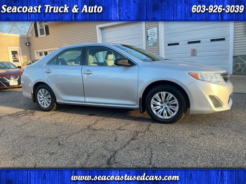 Used 2014 Toyota Camry SE image 1
