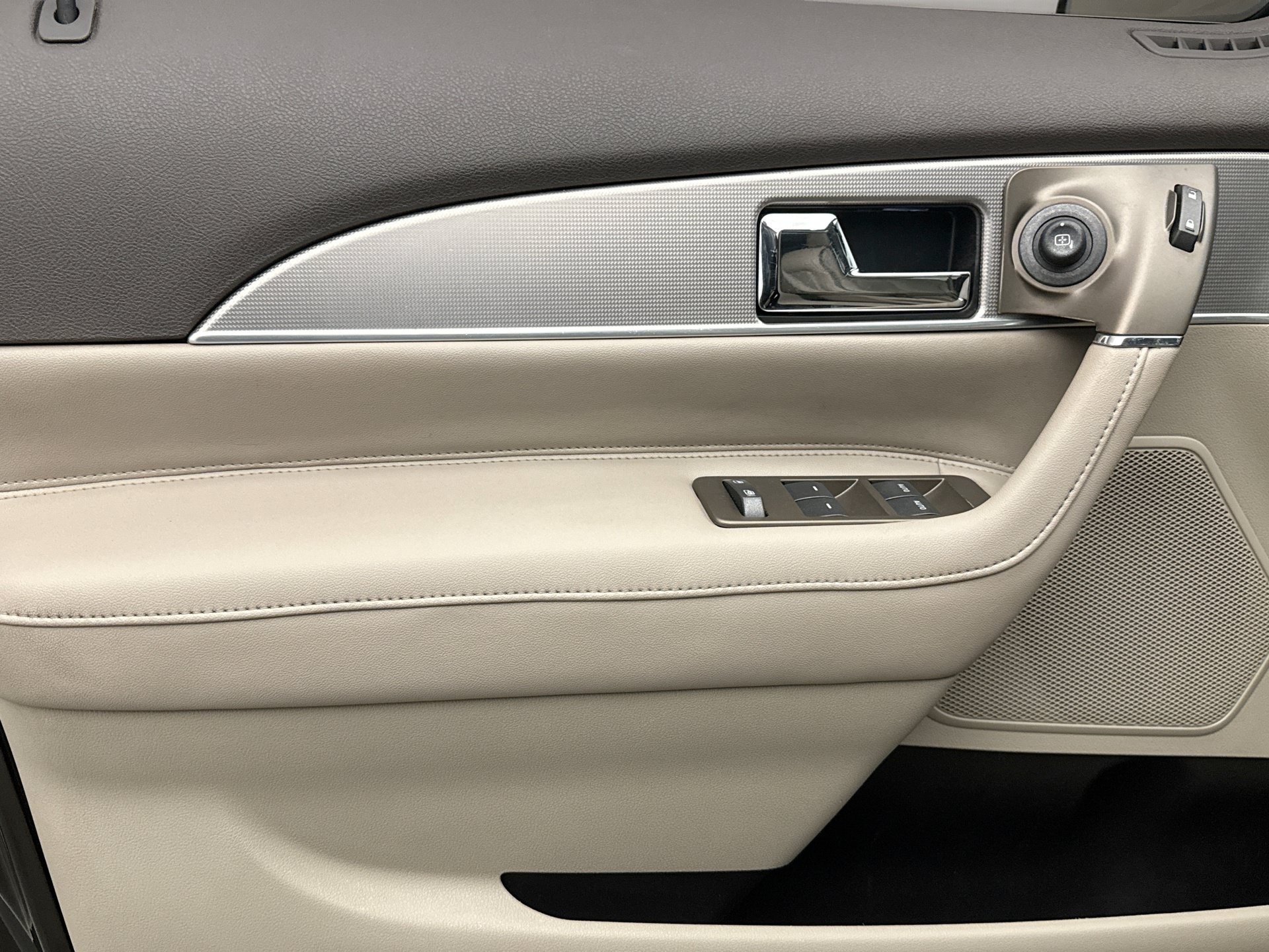 Used 2013 Lincoln MKX AWD image 9
