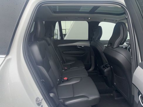 Used 2022 Volvo XC90 T5 Momentum w/ Climate Package image 10