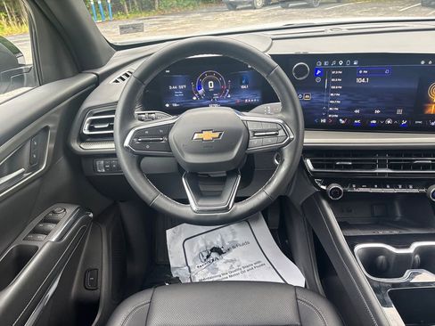 Used 2025 Chevrolet Traverse LT FWD image 20