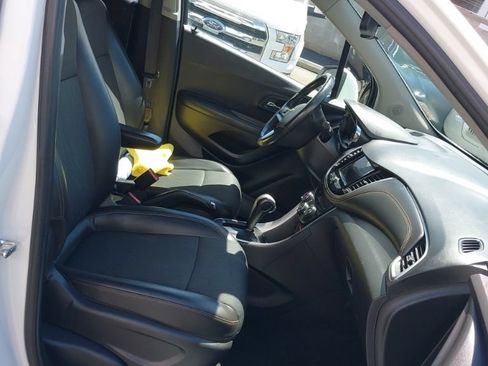 Used 2022 Chevrolet Trax LT w/ Driver Confidence Package AWD/4WD image 13