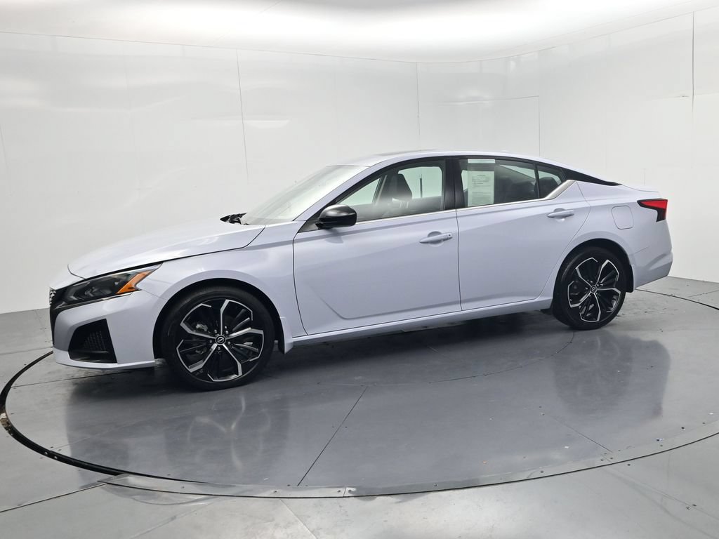 Used 2024 Nissan Altima 2.5 SR w/ SR Premium Package AWD/4WD image 4