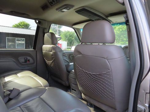Used 1999 Chevrolet Suburban 2500 w/ Preferred Equipment Group 3 AWD/4WD image 48