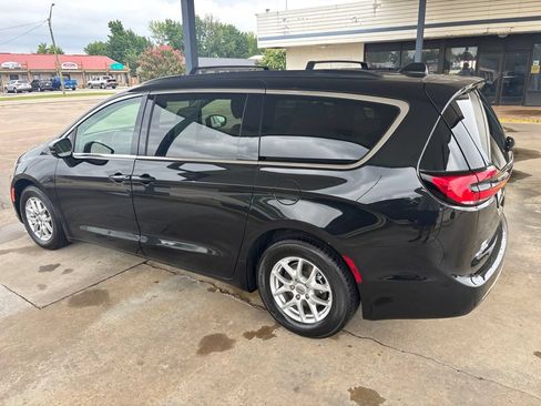 Used 2022 Chrysler Pacifica Touring-L FWD image 8