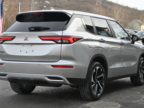 Used 2023 Mitsubishi Outlander SE image 6