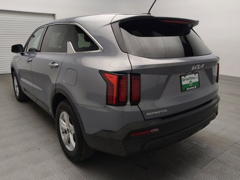 Used 2023 Kia Sorento LX FWD image 5