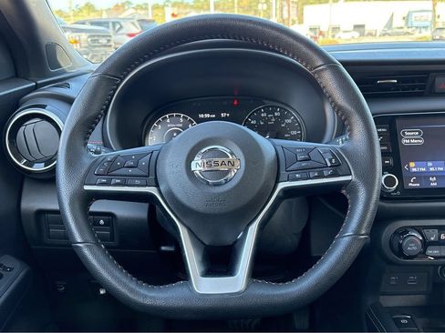 Used 2024 Nissan Kicks SR w/ SR Premium Package FWD image 6