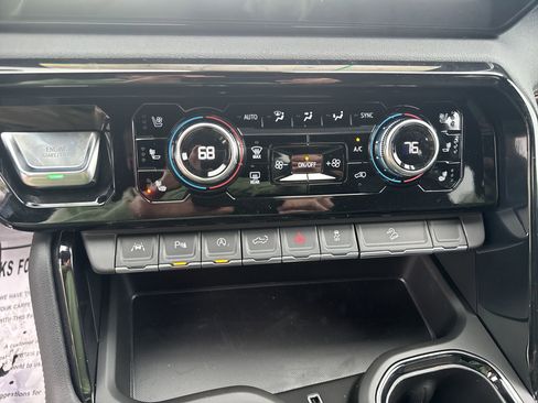 New 2026 GMC Sierra 1500 AT4 w/ AT4 Premium Package AWD/4WD image 17