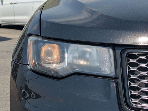 Used 2017 Jeep Grand Cherokee Altitude image 11