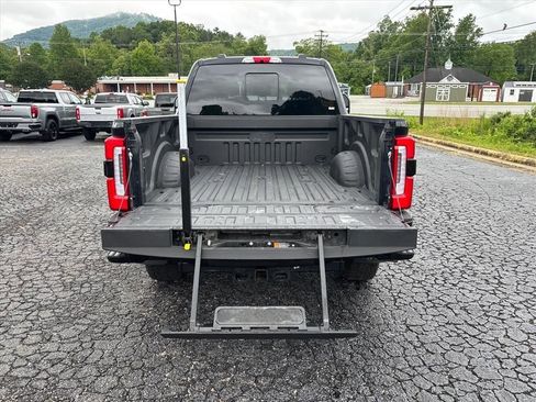 Used 2025 Ford F250 Platinum AWD/4WD image 7