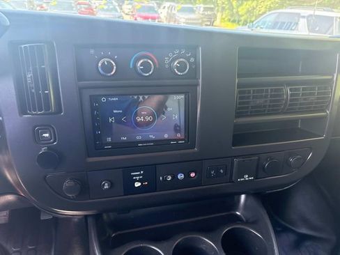 Used 2021 Chevrolet Express 2500 Extended image 17