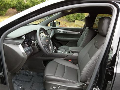 Certified 2023 Cadillac XT5 Luxury AWD/4WD image 10