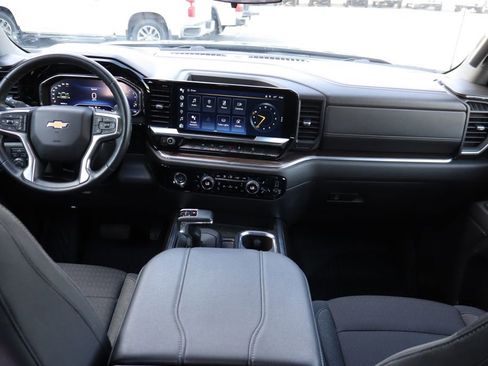 Used 2024 Chevrolet Silverado 1500 LT w/ Z71 Off-Road Package AWD/4WD image 15